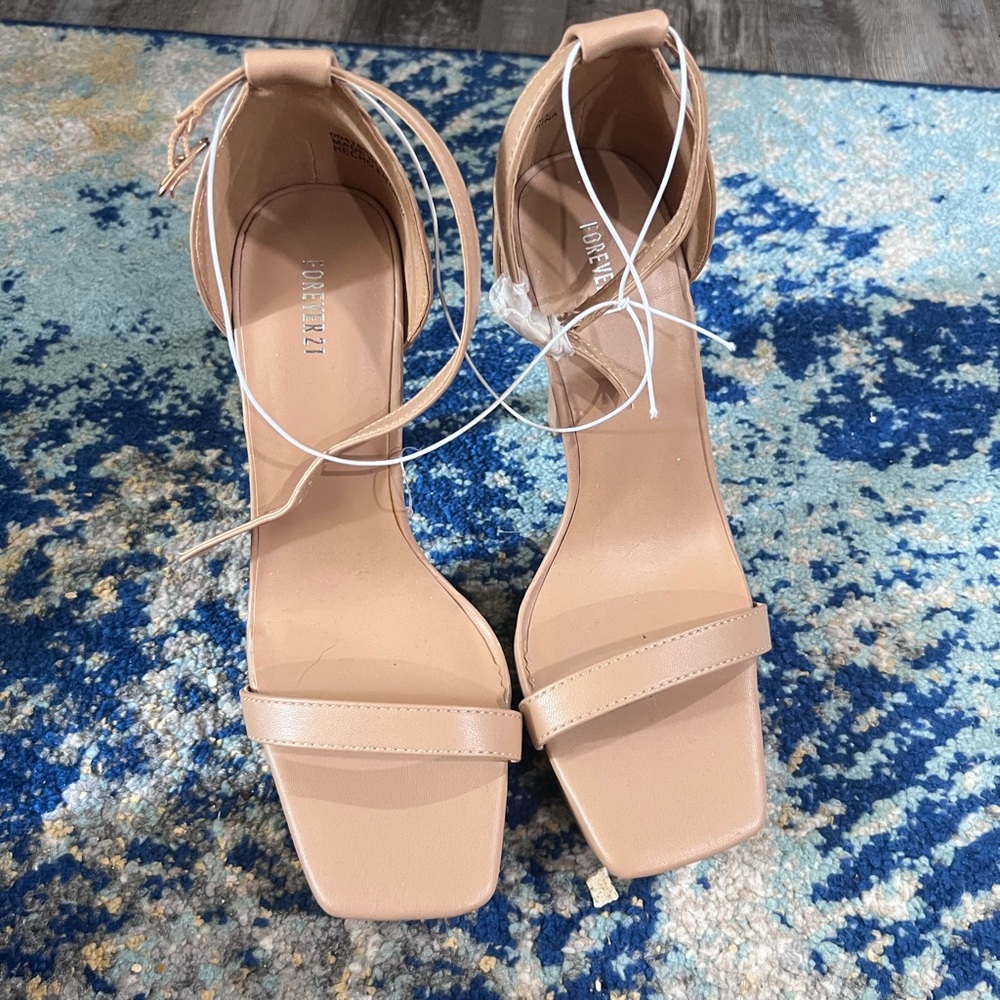 Brand new heels Forever 21 never Wore